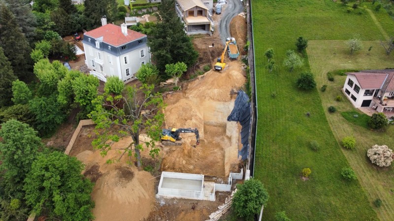 Terrassement d’une villa  sur la commune de Charbonnieres 