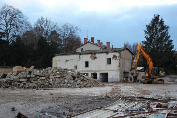 Premier bâtiment démoli