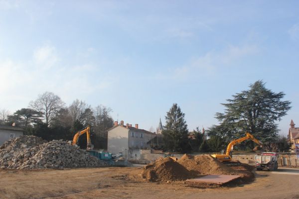 Concassage du béton et terrassement des voiries du lotissement