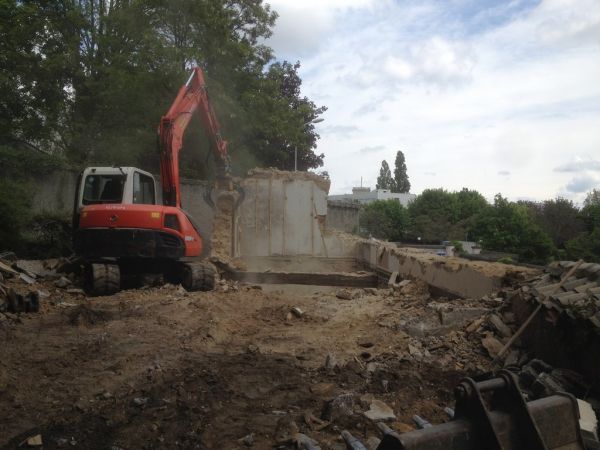 Démolition ancien bâtiment à Lissieu